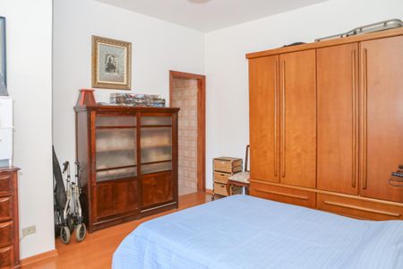 Casa à venda com 220m², 4 quartos e 3 vagasSuíte 1