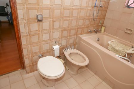 Casa à venda com 220m², 4 quartos e 3 vagasBanheiro da Suíte 1