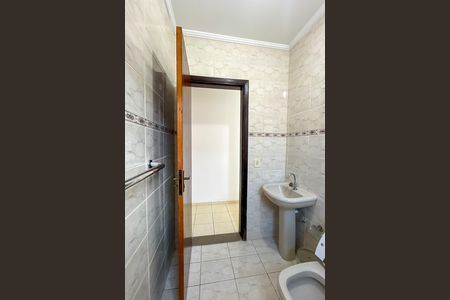 Casa para alugar com 115m², 3 quartos e 2 vagasBanheiro 