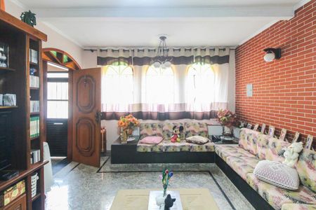 Casa à venda com 150m², 3 quartos e sem vaga Casa à venda com 150m², 3 quartos e sem vagaSala