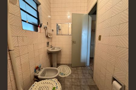 Casa à venda com 240m², 3 quartos e 1 vagaBanheiro 1