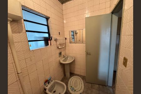 Casa à venda com 240m², 3 quartos e 1 vagaBanheiro 1