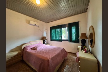 Casa à venda com 240m², 3 quartos e 1 vagaQuarto