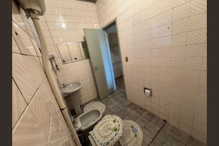 Casa à venda com 240m², 3 quartos e 1 vagaBanheiro 1