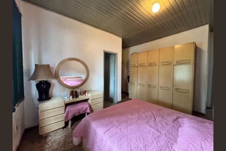 Casa à venda com 240m², 3 quartos e 1 vagaQuarto