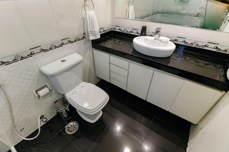 Apartamento à venda com 149m², 3 quartos e 3 vagasBanheiro da Suíte 1