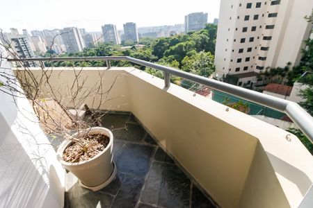 Apartamento à venda com 149m², 3 quartos e 3 vagasVaranda - Suíte 3
