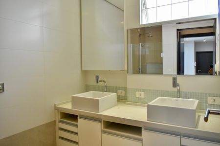 Casa à venda com 190m², 3 quartos e 3 vagasBanheiro da Suíte