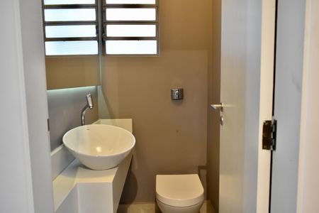 Casa à venda com 190m², 3 quartos e 3 vagasLavabo