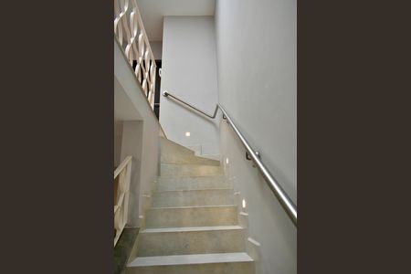 Casa à venda com 190m², 3 quartos e 3 vagasEscada