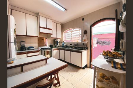 Casa à venda com 180m², 4 quartos e 2 vagas Casa à venda com 180m², 4 quartos e 2 vagasCozinha