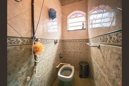 Casa à venda com 180m², 4 quartos e 2 vagas Casa à venda com 180m², 4 quartos e 2 vagasLavabo