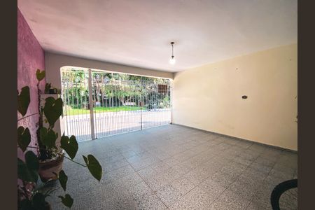 Casa à venda com 180m², 4 quartos e 2 vagas Casa à venda com 180m², 4 quartos e 2 vagasGaragem