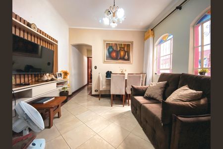 Casa à venda com 180m², 4 quartos e 2 vagas Casa à venda com 180m², 4 quartos e 2 vagasSala