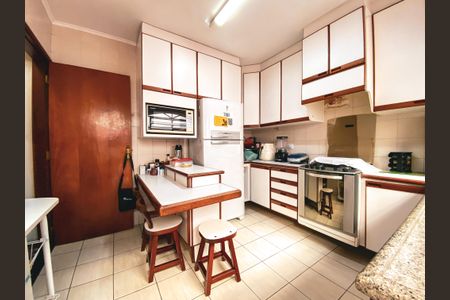 Casa à venda com 180m², 4 quartos e 2 vagas Casa à venda com 180m², 4 quartos e 2 vagasCozinha