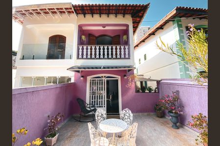 Casa à venda com 180m², 4 quartos e 2 vagas Casa à venda com 180m², 4 quartos e 2 vagasVaranda do Quarto 2