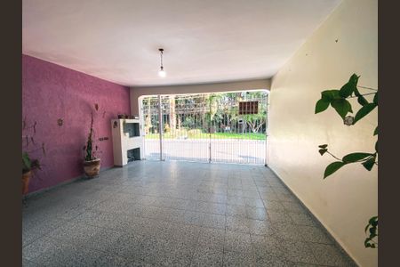 Casa à venda com 180m², 4 quartos e 2 vagas Casa à venda com 180m², 4 quartos e 2 vagasGaragem