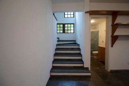 Casa à venda com 110m², 2 quartos e 1 vagaEscada