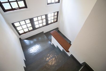 Casa à venda com 110m², 2 quartos e 1 vagaEscada