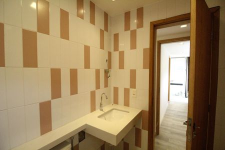 Casa de condomínio à venda com 201m², 5 quartos e 1 vagaBanheiro da suíte 2