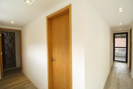 Casa de condomínio à venda com 201m², 5 quartos e 1 vagaCorredores do segundo andar