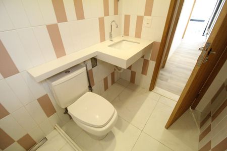 Casa de condomínio à venda com 201m², 5 quartos e 1 vagaBanheiro da suíte 2