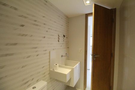 Casa de condomínio à venda com 201m², 5 quartos e 1 vagaBanheiro social