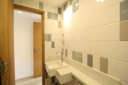 Casa de condomínio à venda com 201m², 5 quartos e 1 vagaBanheiro da suíte 3