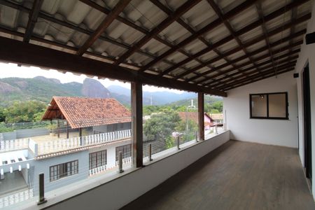 Casa de condomínio à venda com 201m², 5 quartos e 1 vagaVaranda que comunica suíte 2, 3 e corredor