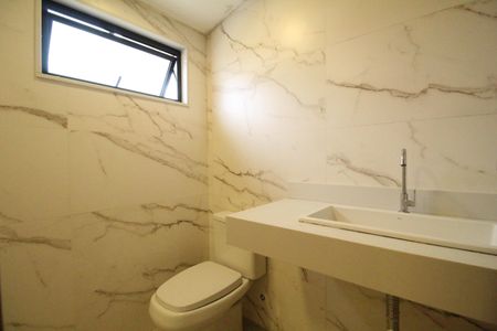 Casa de condomínio à venda com 201m², 5 quartos e 1 vagaBanheiro da suíte 4