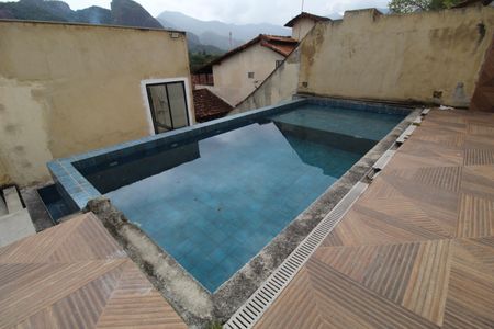 Casa de condomínio à venda com 201m², 5 quartos e 1 vagaPiscina