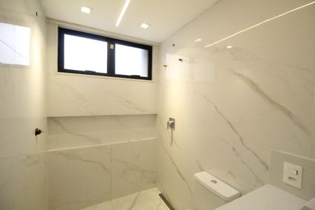 Casa de condomínio à venda com 201m², 5 quartos e 1 vagaBanheiro da suíte 1