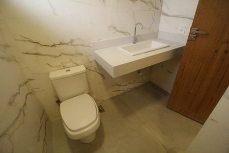 Casa de condomínio à venda com 201m², 5 quartos e 1 vagaBanheiro da suíte 4