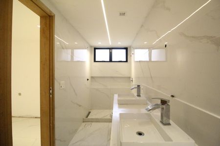 Casa de condomínio à venda com 201m², 5 quartos e 1 vagaBanheiro da suíte 1