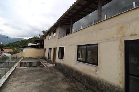 Casa de condomínio à venda com 201m², 5 quartos e 1 vagaFrente da casa