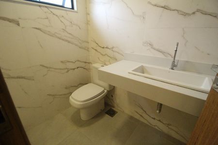 Casa de condomínio à venda com 201m², 5 quartos e 1 vagaBanheiro da suíte 4