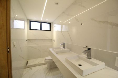 Casa de condomínio à venda com 201m², 5 quartos e 1 vagaBanheiro da suíte 1