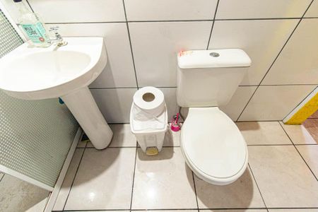 Casa para alugar com 200m², 2 quartos e 2 vagas Casa para alugar com 200m², 2 quartos e 2 vagasBanheiro Social 2