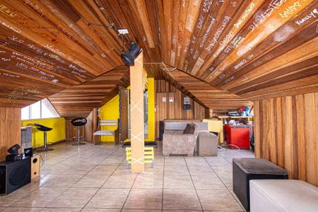 Casa para alugar com 200m², 2 quartos e 2 vagas Casa para alugar com 200m², 2 quartos e 2 vagasAtico