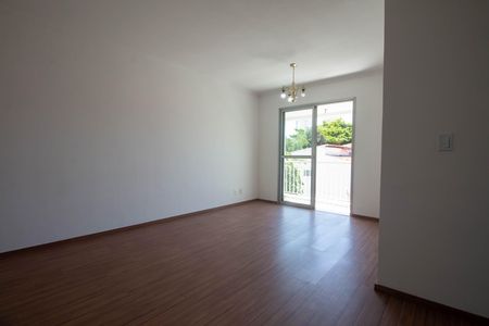 Apartamento à venda com 75m², 3 quartos e 1 vaga Apartamento à venda com 75m², 3 quartos e 1 vagaSala