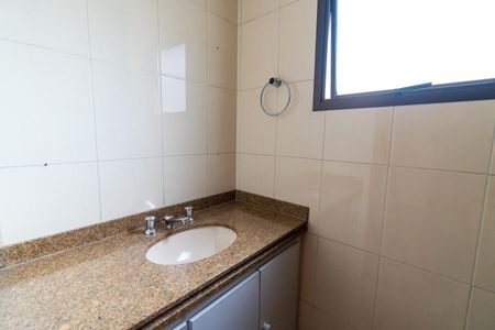 Apartamento à venda com 125m², 3 quartos e 3 vagasBanheiro da Suíte 2