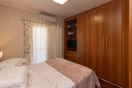 Casa à venda com 134m², 4 quartos e 3 vagasQuarto Suíte