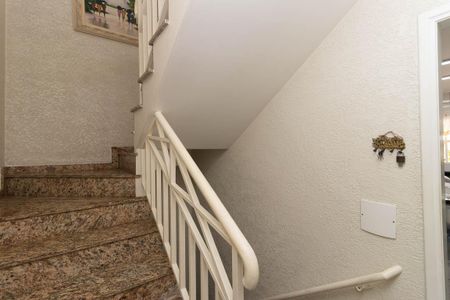 Casa à venda com 134m², 4 quartos e 3 vagasEscada