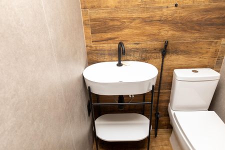 Casa de condomínio para alugar com 360m², 3 quartos e 4 vagasBanheiro