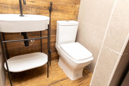 Casa de condomínio para alugar com 360m², 3 quartos e 4 vagasBanheiro