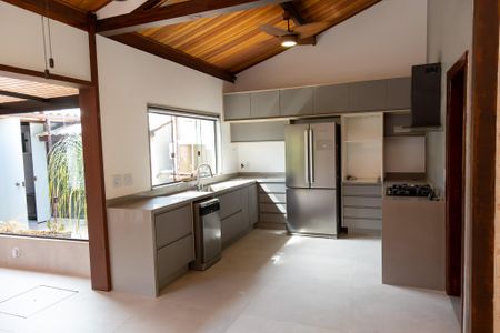 Casa de condomínio para alugar com 360m², 3 quartos e 4 vagasCozinha