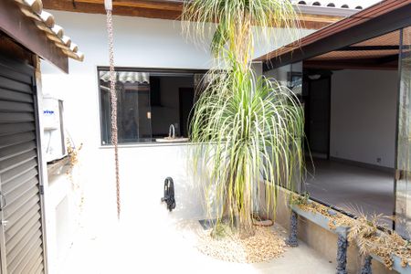 Casa de condomínio para alugar com 360m², 3 quartos e 4 vagasÁrea de Serviço