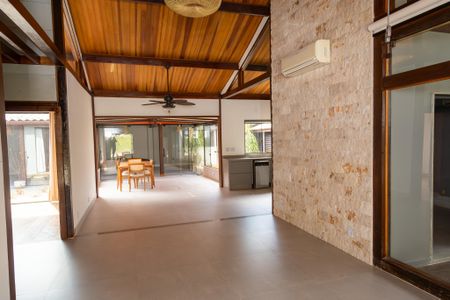 Casa de condomínio para alugar com 360m², 3 quartos e 4 vagasSala