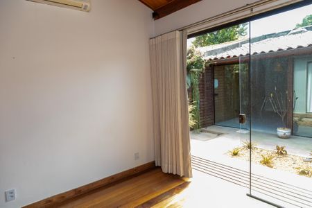 Casa de condomínio para alugar com 360m², 3 quartos e 4 vagasQuarto 1