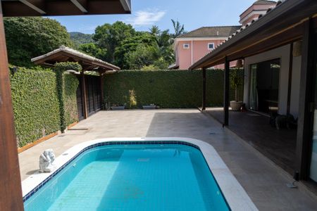 Casa de condomínio para alugar com 360m², 3 quartos e 4 vagasFachada